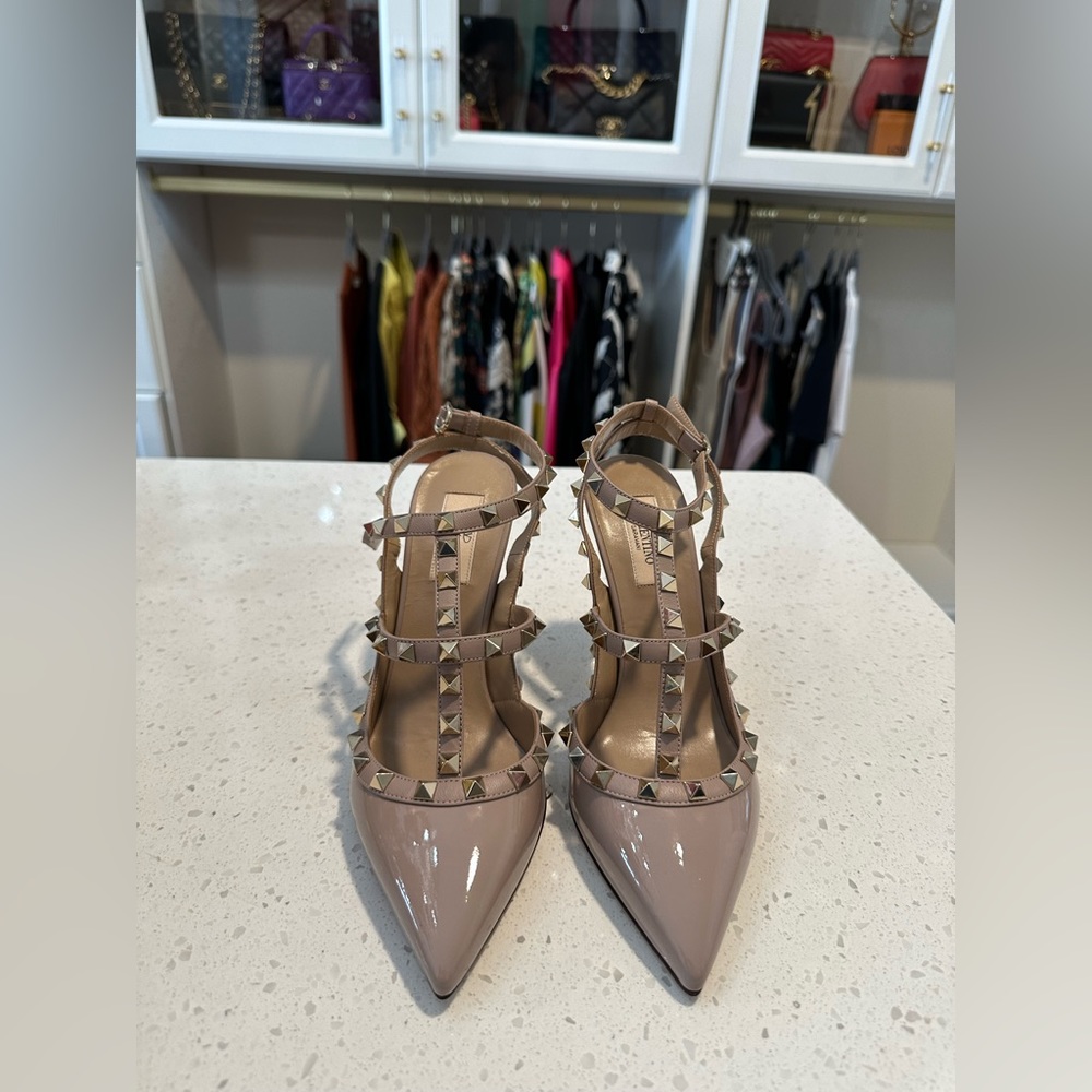 Current season. Valentino Rockstud. Brand New! With box and dust bags